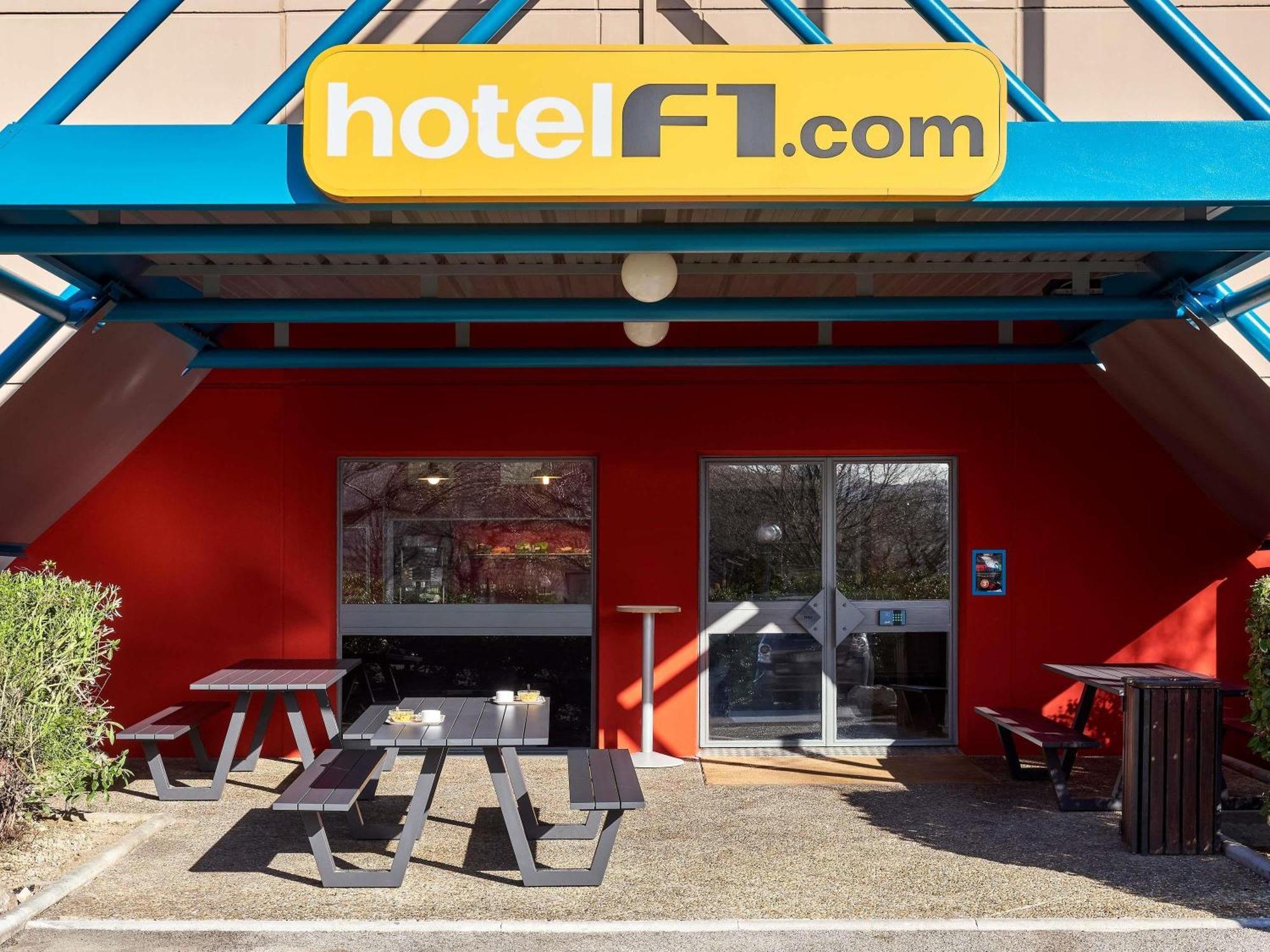 Hotelf1 Chilly Mazarin Les Champarts Bagian luar foto